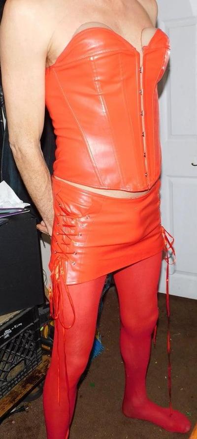 14P Friday Night Cd Michelle X0 Put On Red Leather Lingerie