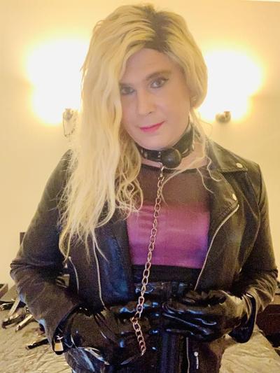 25P Stacy loves latex