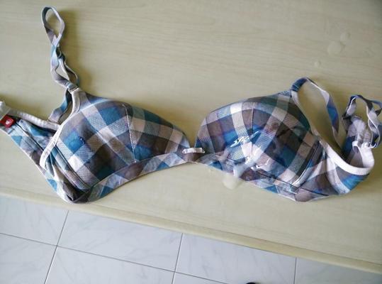 4P Cum Cousin's small bra