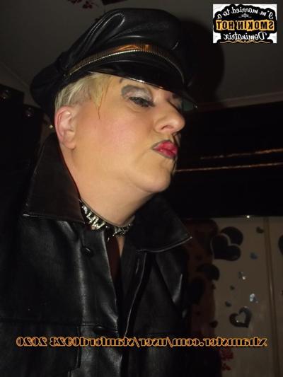 25P FUMAR DOMINATRIX PT 1