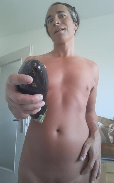 25P Absolutamente incrível, tenho uma berinjela de 3,15 8 polegadas na minha bunda