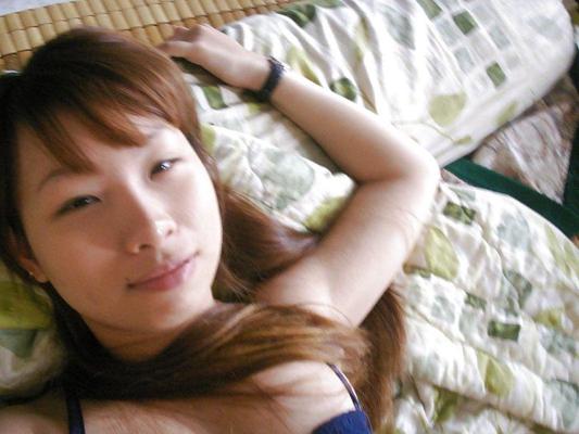 7P かわいいアジアの女の子が熱い体を見せます