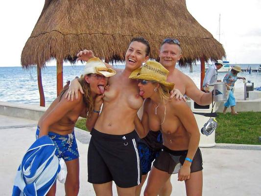 25P AMATEUR TEENS & MILFS: TITS ON THE BEACH