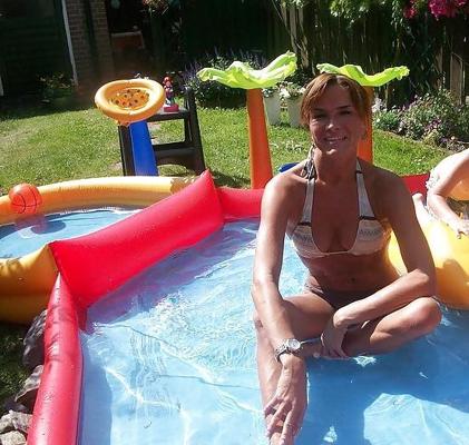 25P Sexy mother from facebook 2