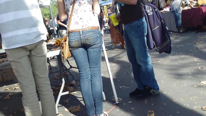 25P Cul et fesses d'adolescent très sexy dans les jeans les plus serrés
