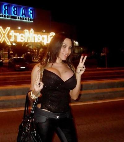 9P EXTREM vollbusige Amateur-Shemale