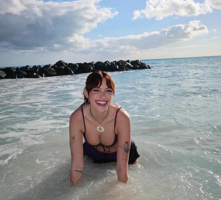 25P Olivia OBrien nude
