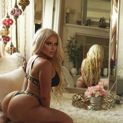 25P Nikki Delano nackt