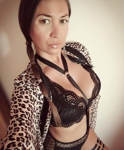 11P Cristal Cruze nude