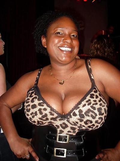 9P Dutch Ebony cleavage 