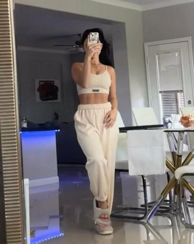 11P Stephanie Landor nude