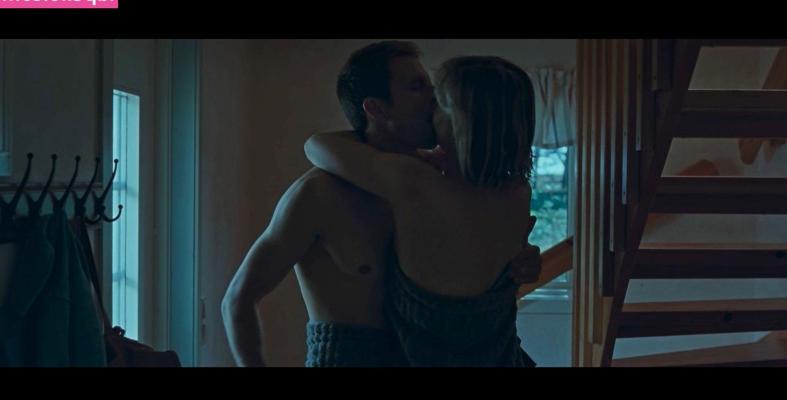 10P Mia Wasikowska nude
