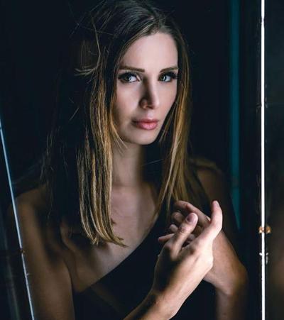 24P Lauren Southern nackt
