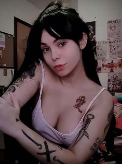 25P Carolina Trindade nude