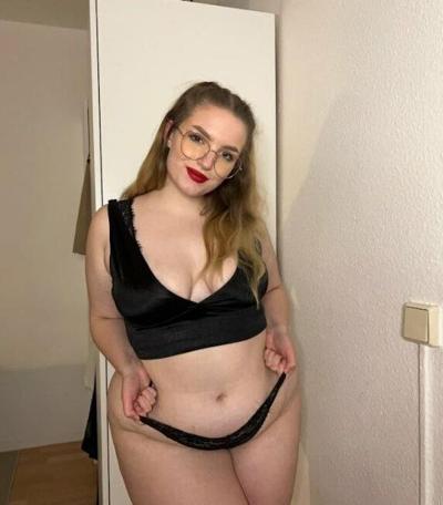 25P Hailey Davis nude