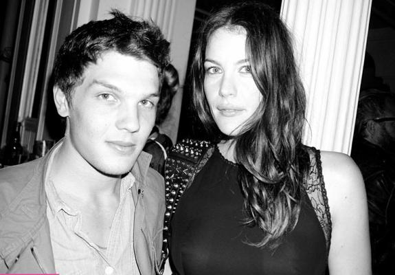 25P Liv Tyler nude
