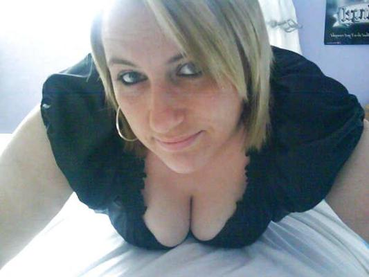12P Sexy British MILF