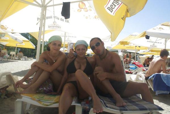 10P Topless at Beach