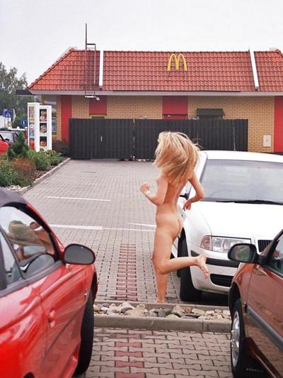 25P Walking nude on the street