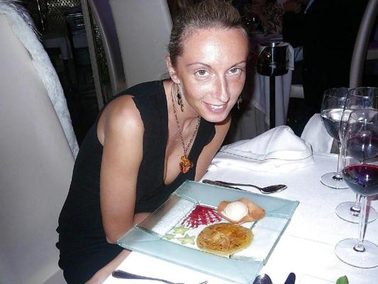 25P Skinny Swinger Milf
