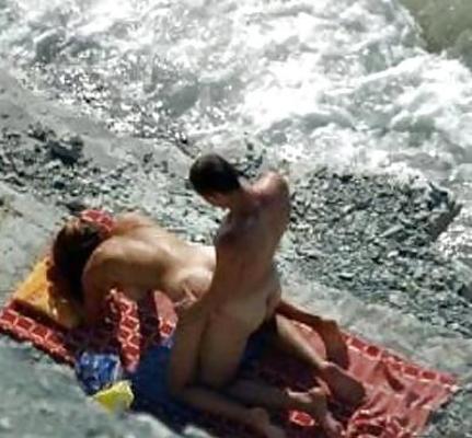 4P Amateurs having sex on public beach - adriatic coast