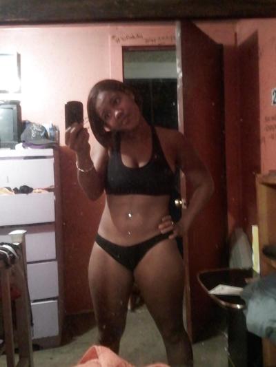 7P Busty Ebony Chick.