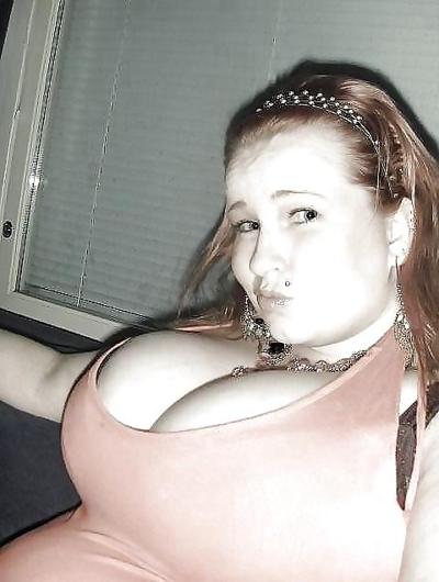 25P Cleavage Ladies