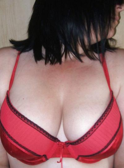 25P Femme leur vend du soutien-gorge sur le net
