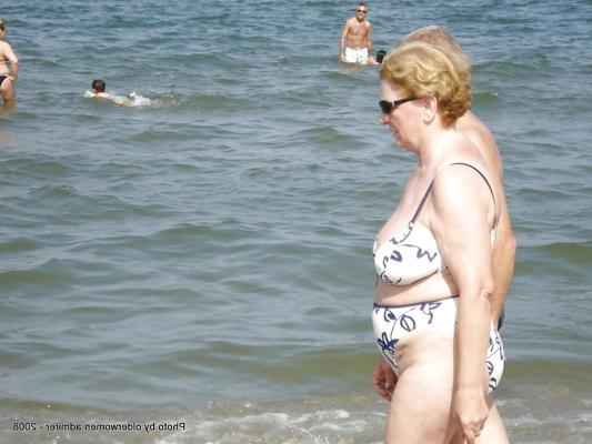 25P Grannies on beach 2