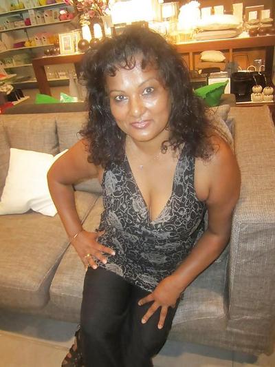 25P Aisha big tits and nice legs mature mom from facebook. 