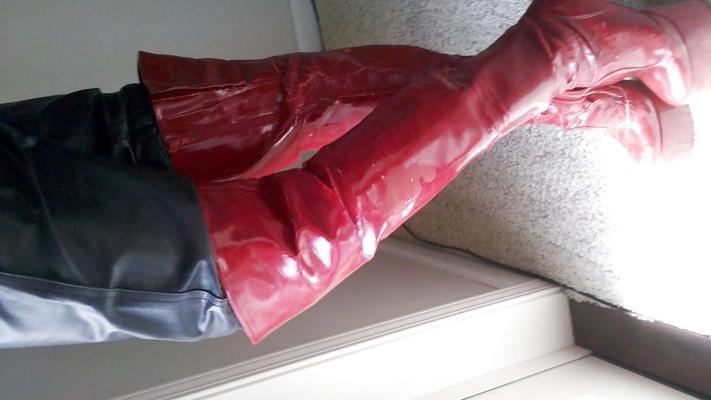 6P Rote Stiefel. Mmmm!!