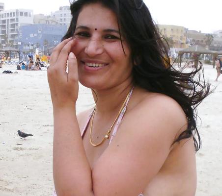 12P Maman chaude indienne