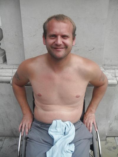 10P Young guy looking for honey