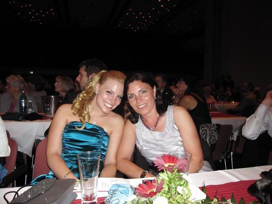 15P Who is better, mom or daughter?