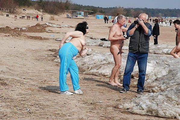25P Strandmädchen 9.