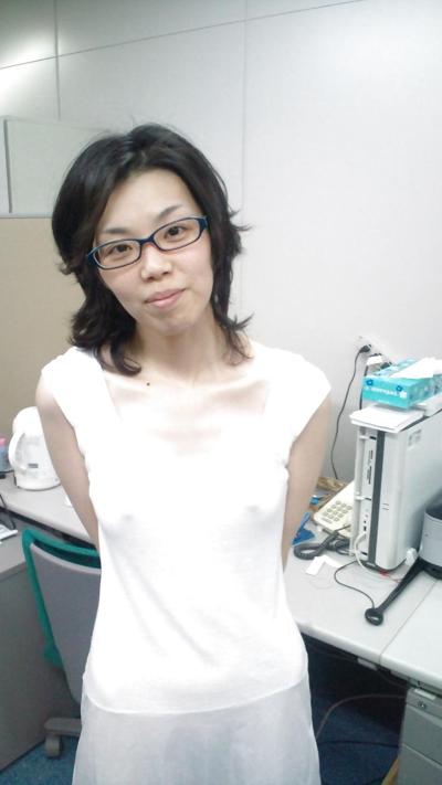 25P Fille de bureau japonaise clignotante