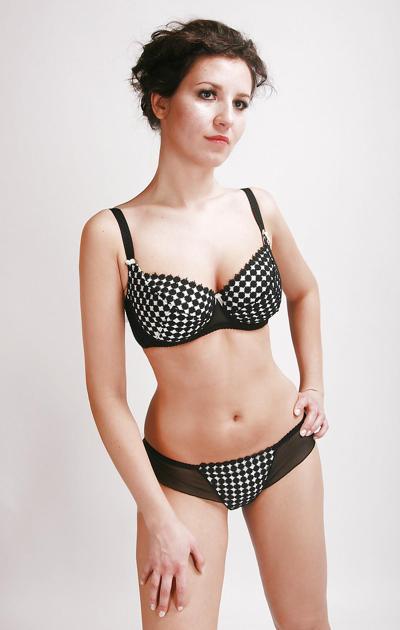 25P PRETTY BRASSIERES & LINGERIES 14