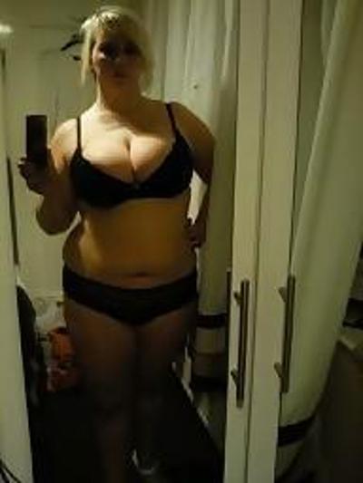 11P Busty teengirls selfshots