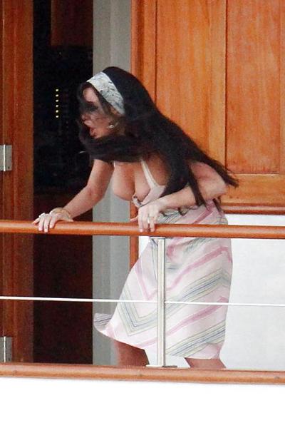 7P Lindsay Lohan ... Nip Slip On Set For ... Liz And Dick 2012