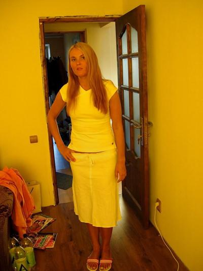 20P Amateur Blonde on Holidays