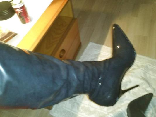 6P Latex boots