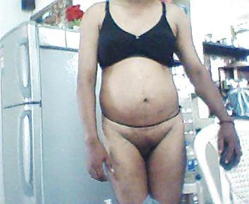 5P ブラジャーを着けて裸になるのが大好き