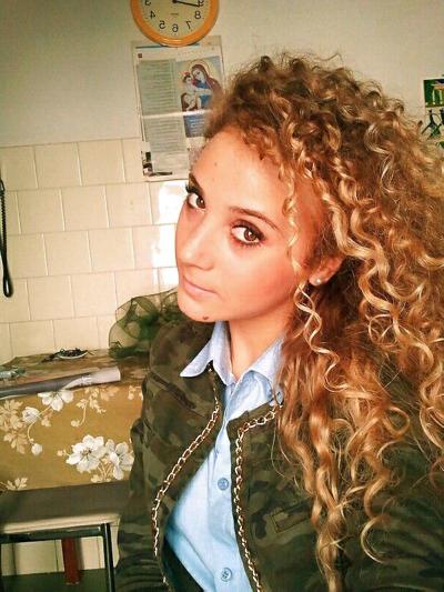 6P Italian: Rossella