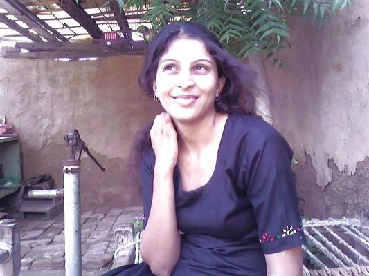 6P Indian village girl Open Air Bath + Video