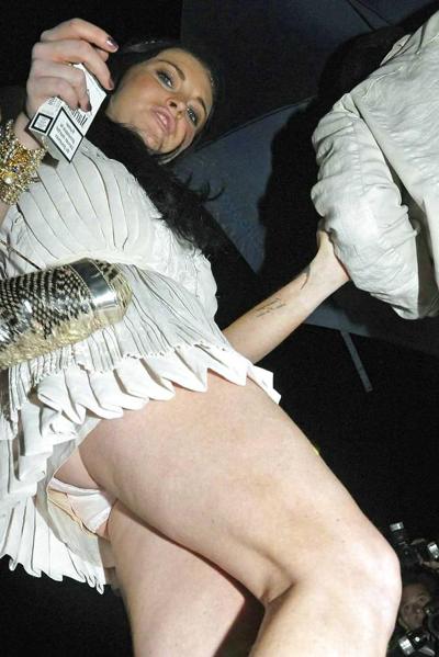21P Lindsay Lohan ... Upskirt Oops