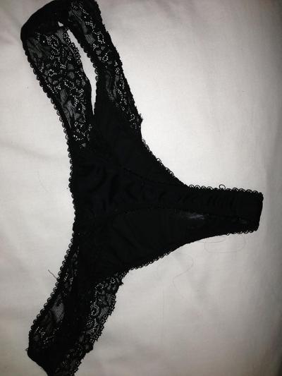 15P My gf,s pussy creamed knickers from today and has a taste 