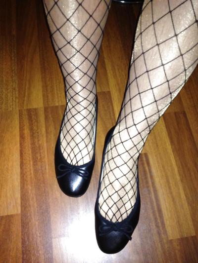 9P Fishnet nylons