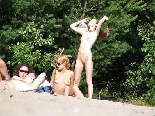 25P Cute Nude Beach Girls