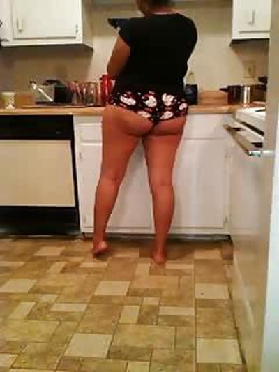 10P MILF noire gros cul en culotte