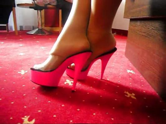 14P LadyNylons - Footjob im Hotel